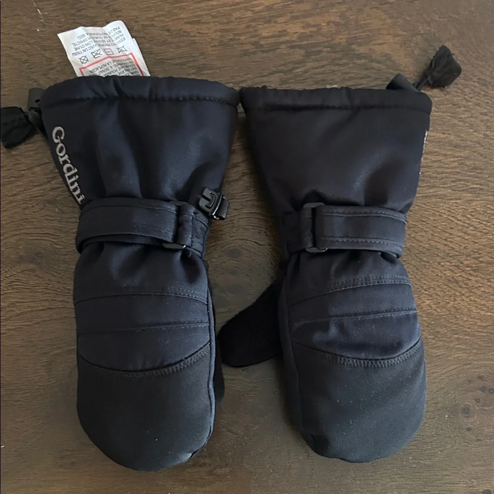 Black Gordini ski / snowboard Mittens